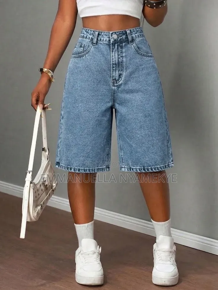 High-Waisted Knee-Length Baggy Denim Bermuda Shorts (Jorts).