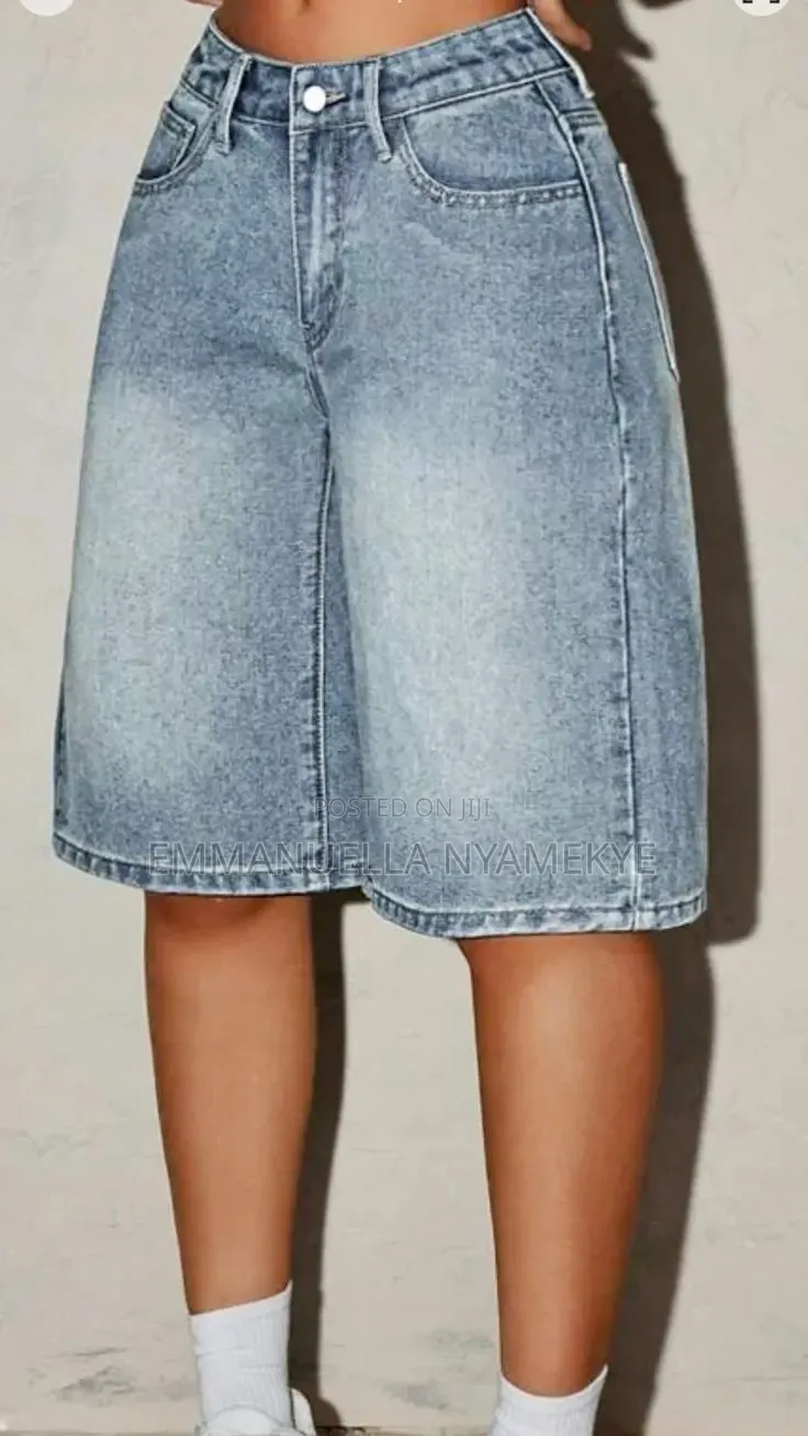 High-Waisted Knee-Length Baggy Denim Bermuda Shorts (Jorts).