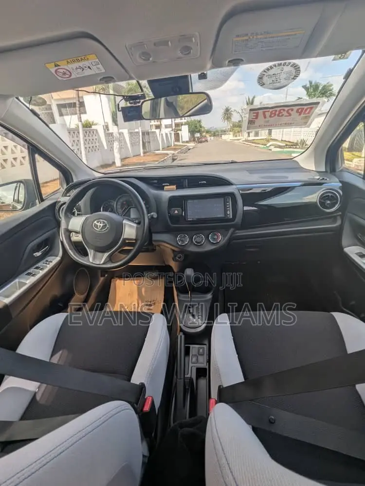 Toyota Vitz 1.3 FWD 5dr 2015 Black