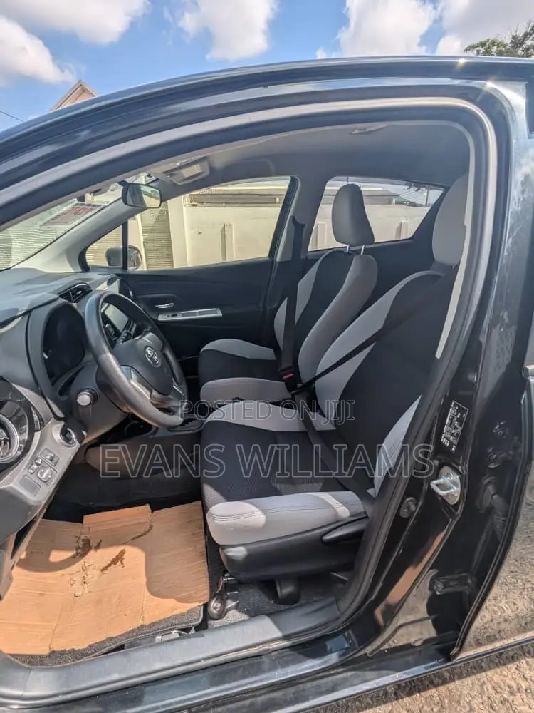 Toyota Vitz 1.3 FWD 5dr 2015 Black