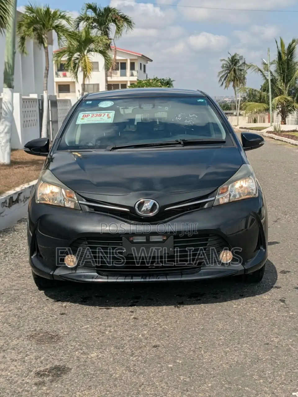 Toyota Vitz 1.3 FWD 5dr 2015 Black