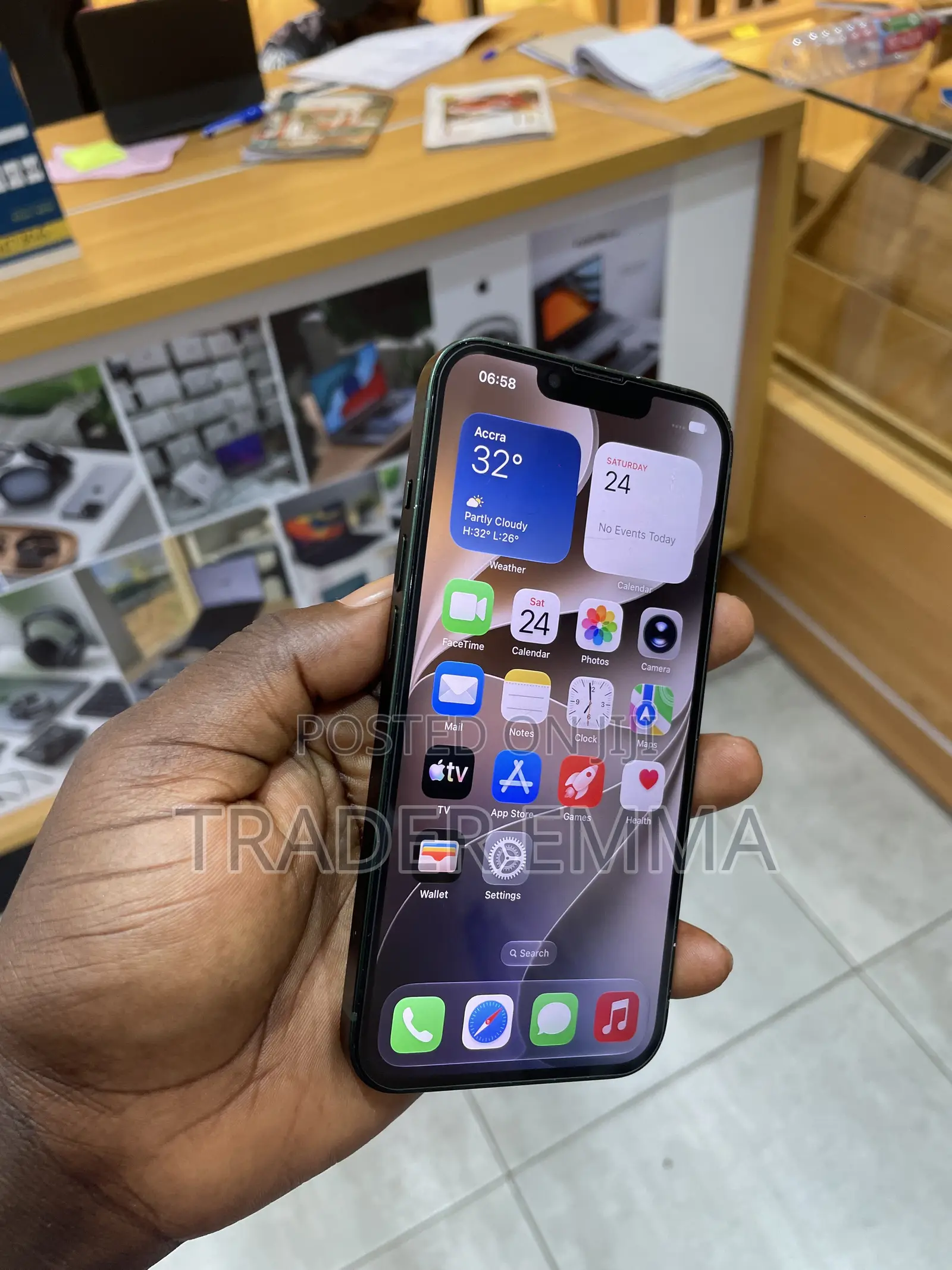Apple iPhone 13 128 GB Green