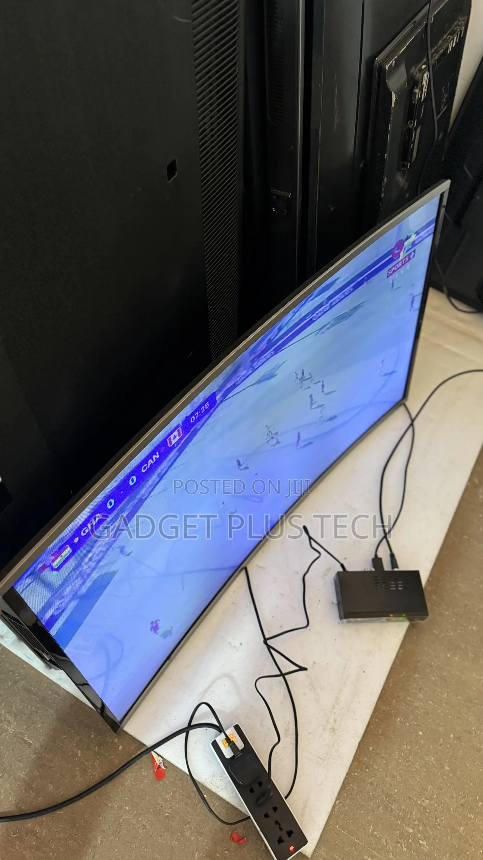 Used 43” Nasco Curve TV