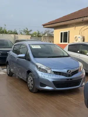 Toyota Vitz 1.3 FWD 5dr 2012 Blue