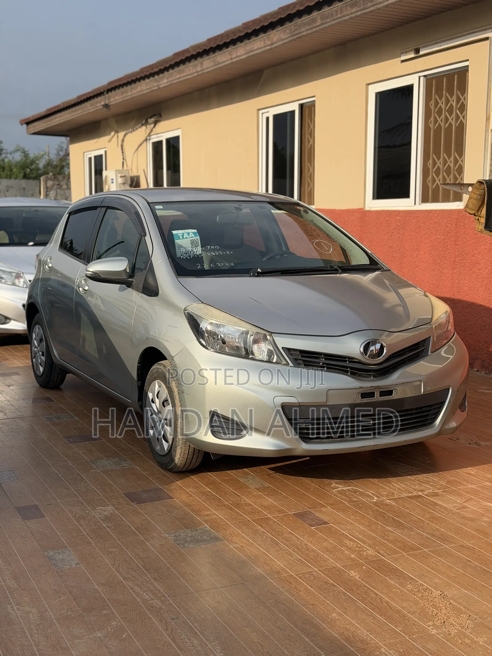 Toyota Vitz 1.3 FWD 5dr 2012 Gray