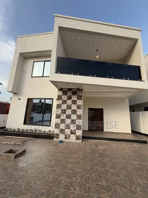 5bdrm Townhouse / Terrace in Santasi, Kumasi Metropolitan for rent