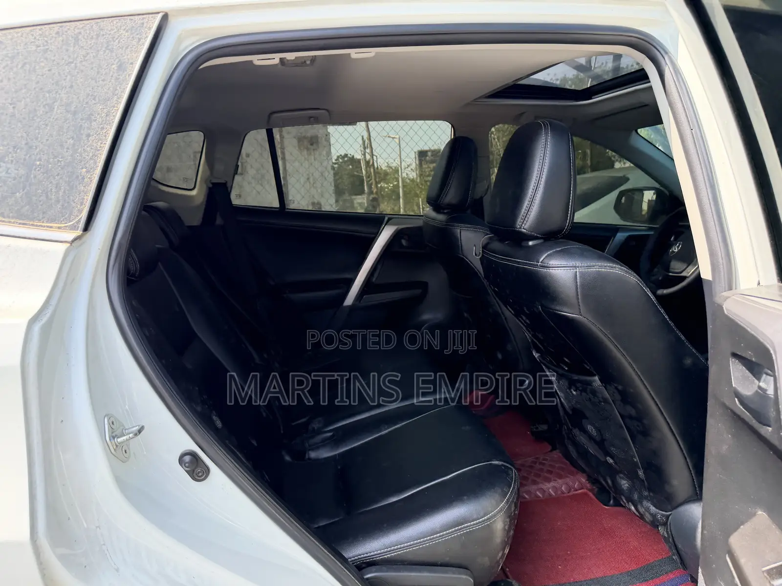 Toyota RAV4 XLE FWD (2.5L 4cyl 6A) 2017 White