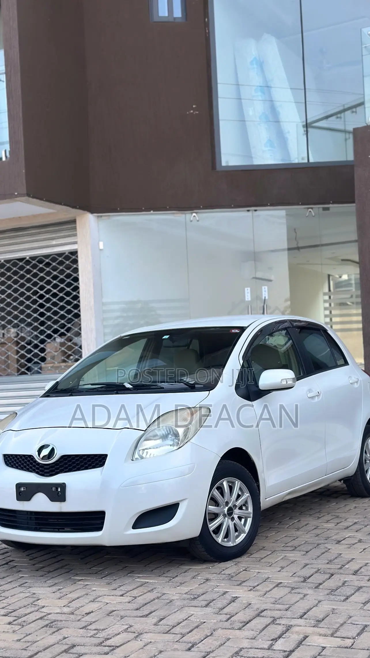 Toyota Vitz 2010 White