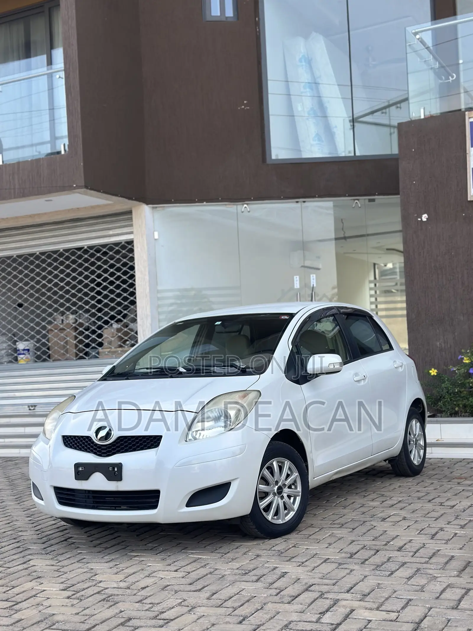 Toyota Vitz 2010 White