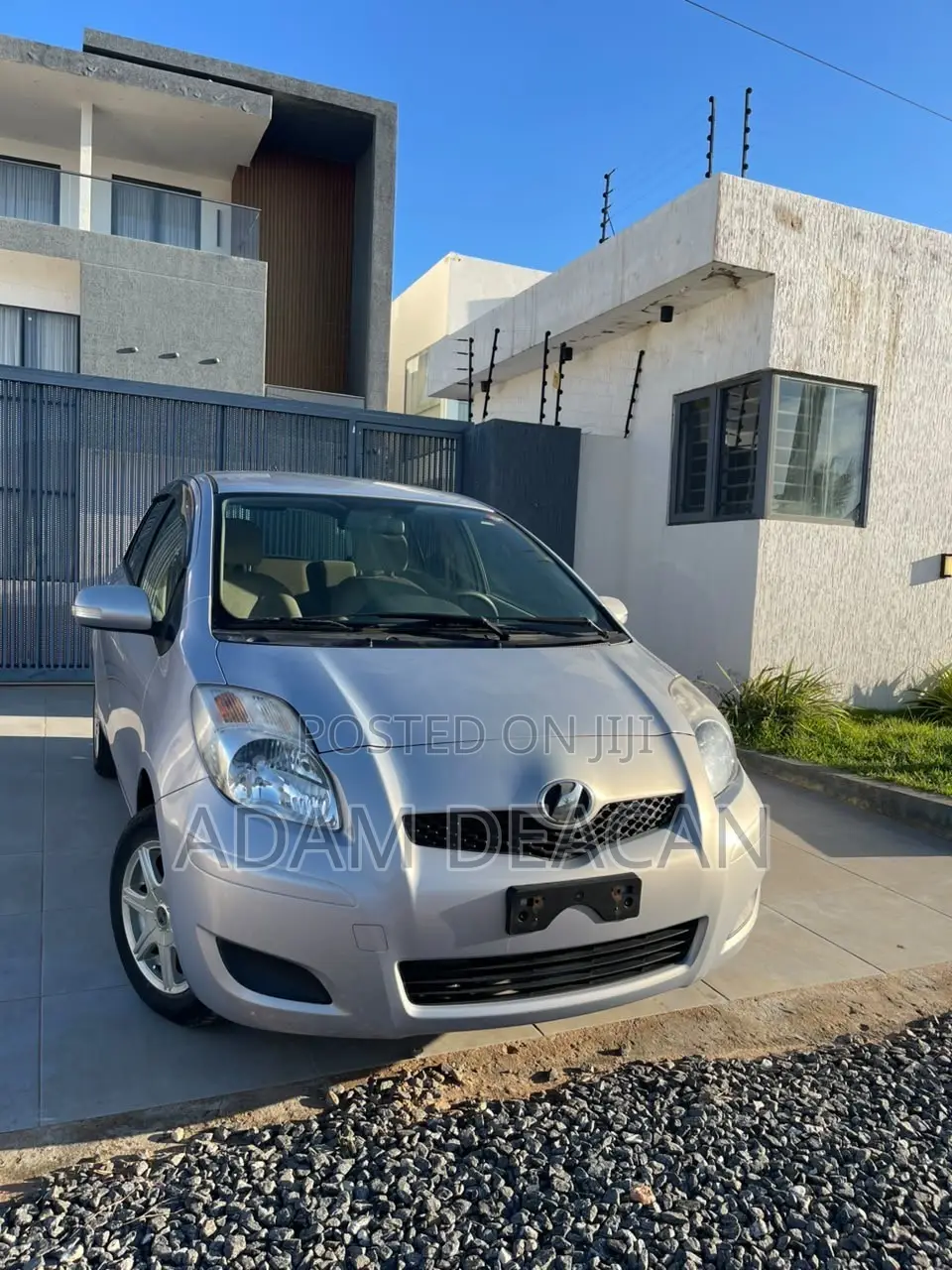Toyota Vitz 2010 Silver