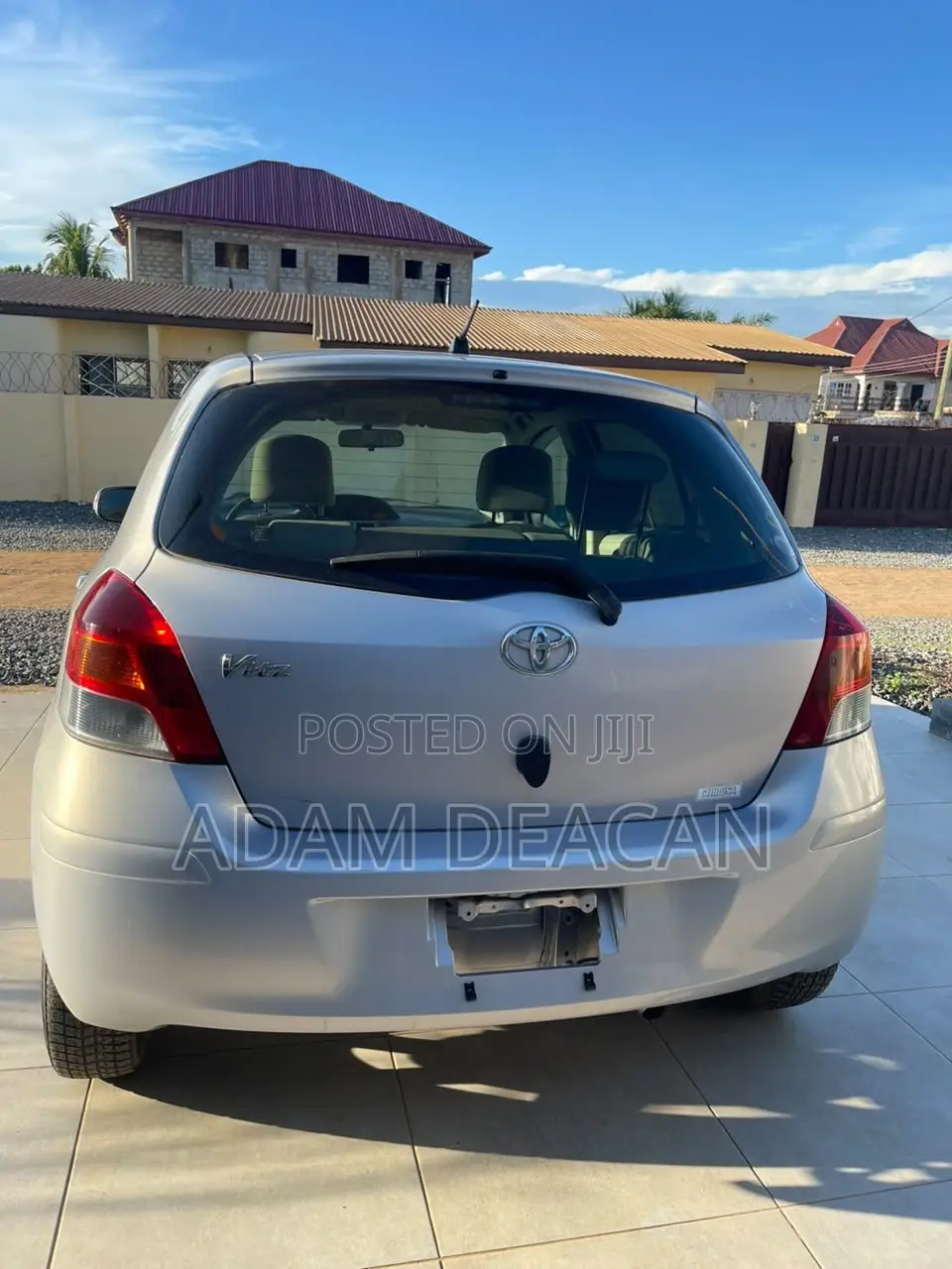 Toyota Vitz 2010 Silver