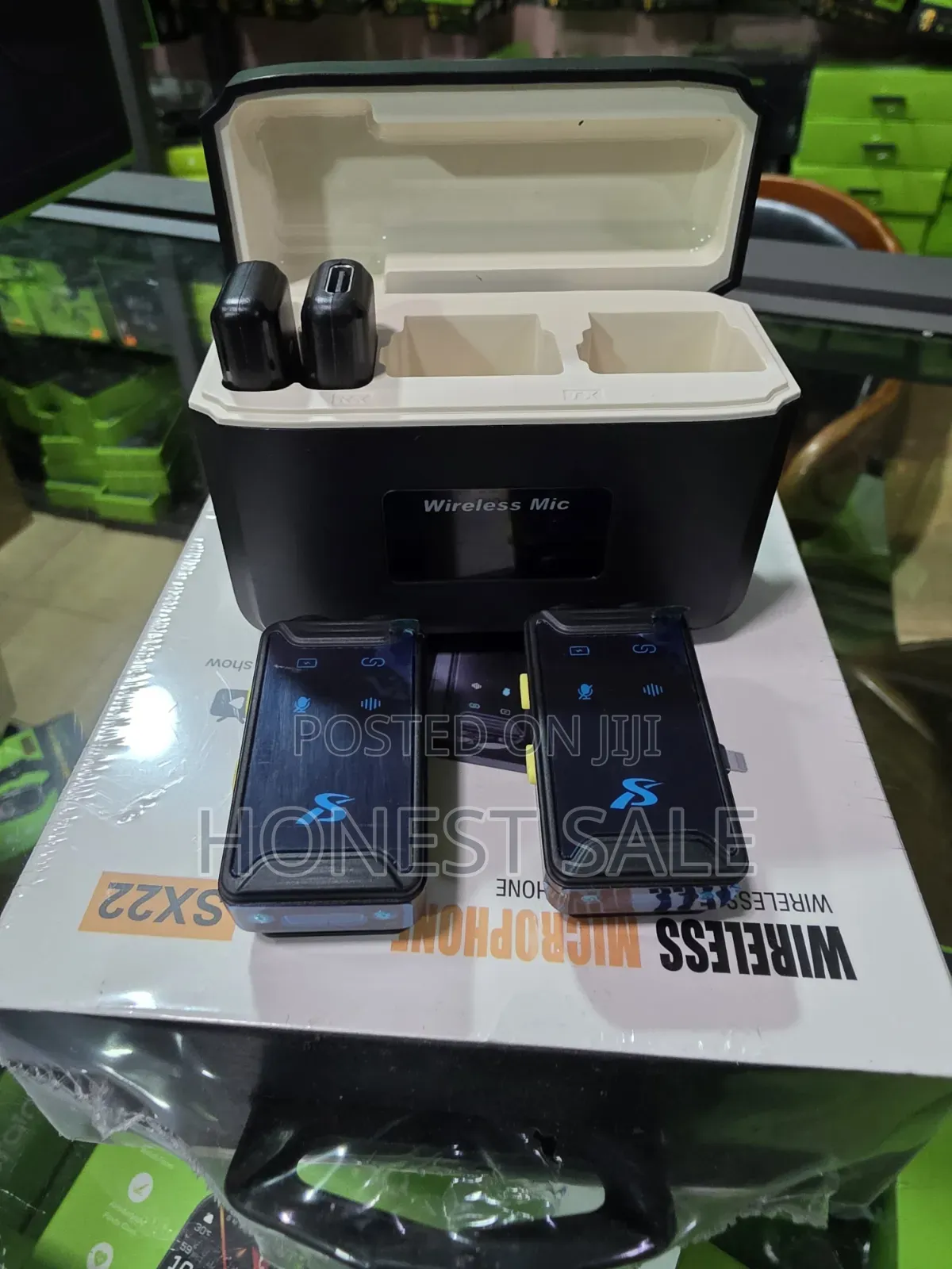 SX22 Wireless Double Lapel Microphone for iPhone and Android Phone