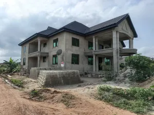 8bdrm House in Kumasi Metropolitan for sale