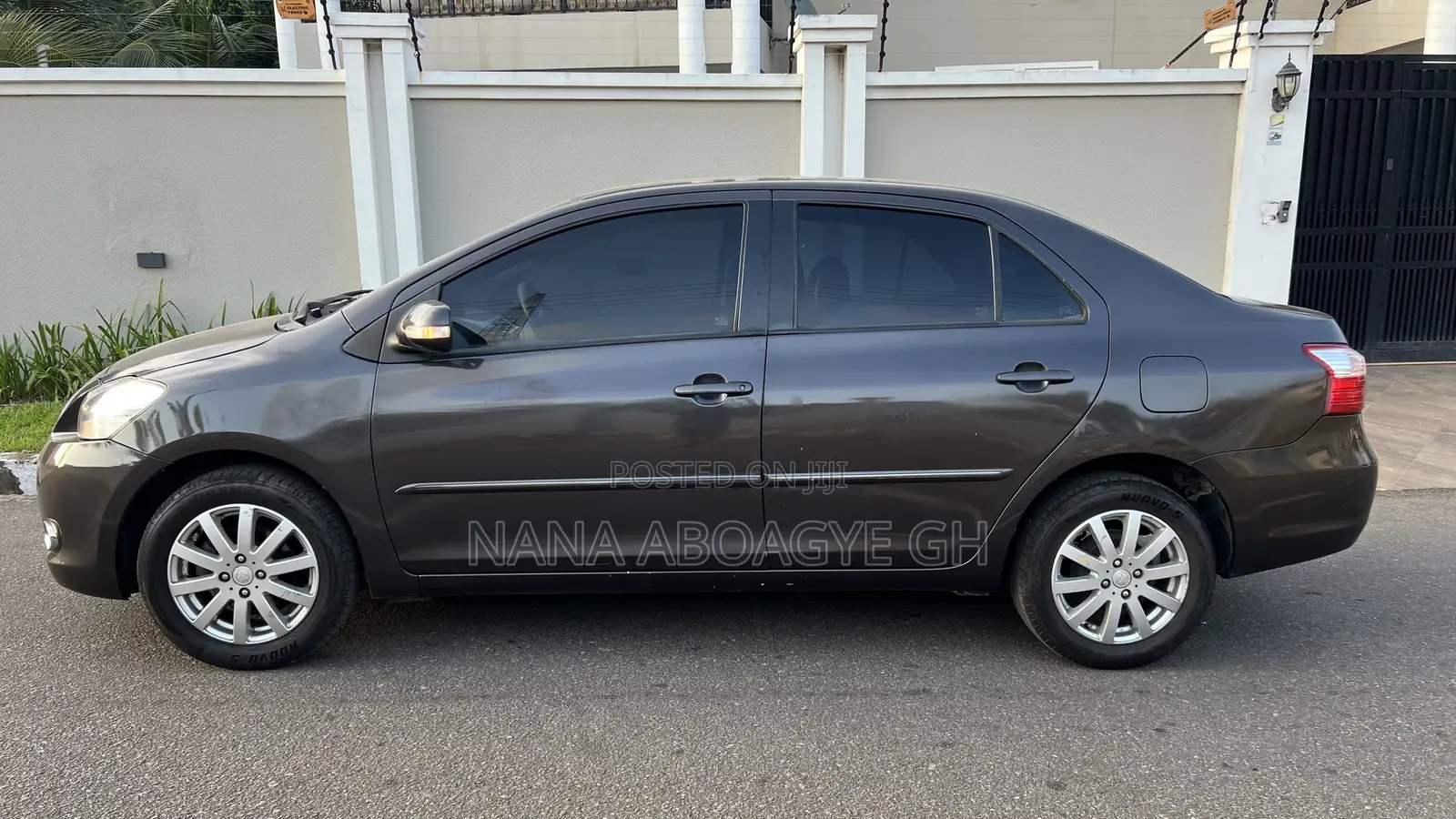 Toyota Belta 2011 Gray