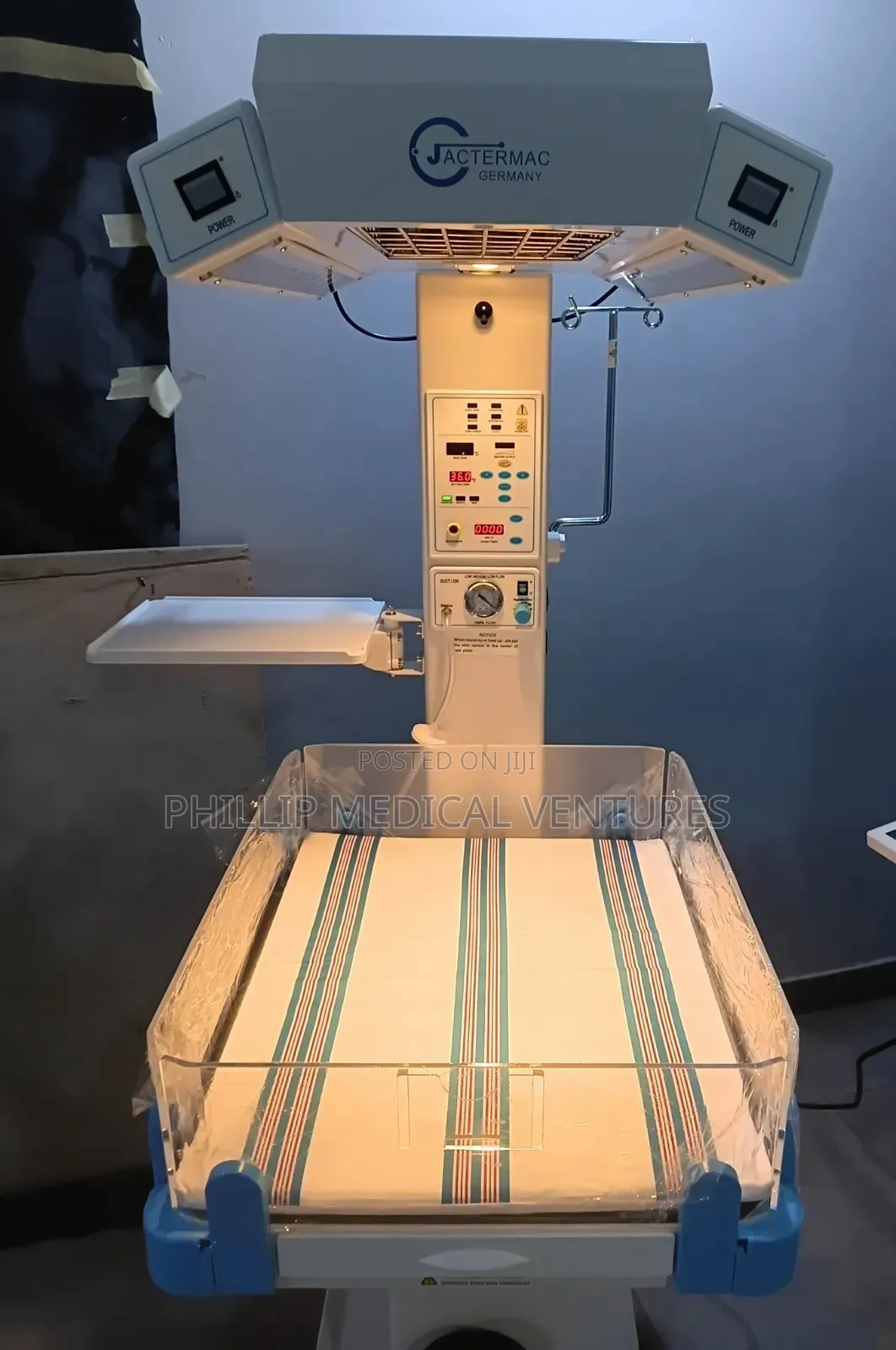Baby Radiant Warmer With (Physiotherapy Light,suction Unit&oxygen.