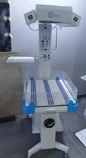 Baby Radiant Warmer With (Physiotherapy Light,suction Unit&oxygen.