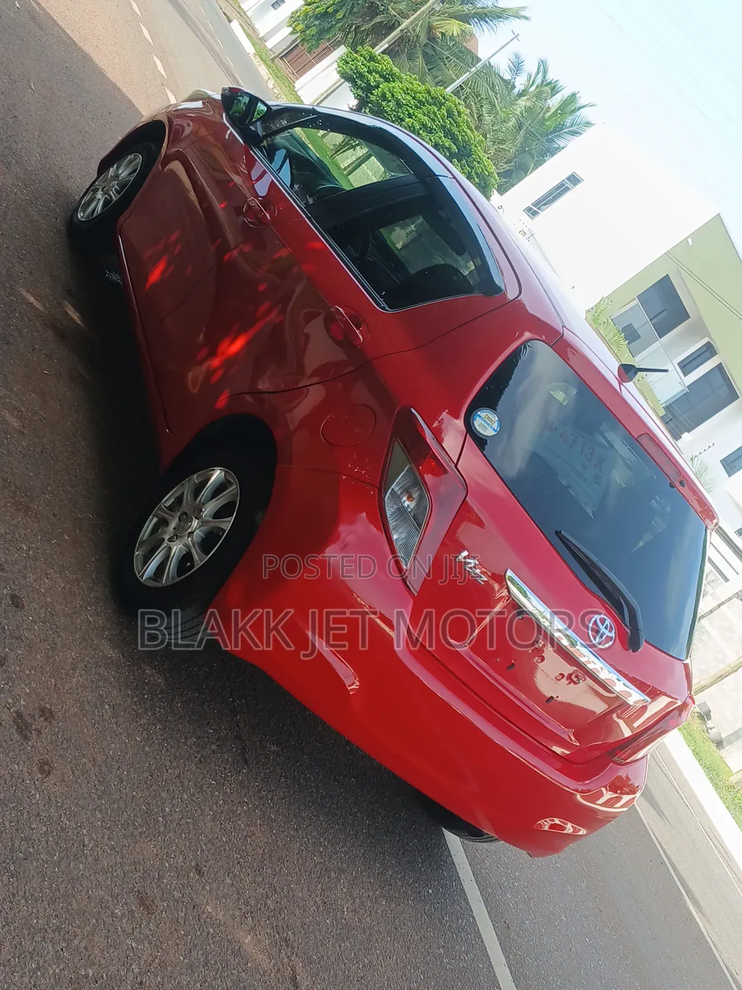 Toyota Vitz 1.3 FWD 5dr 2013 Red