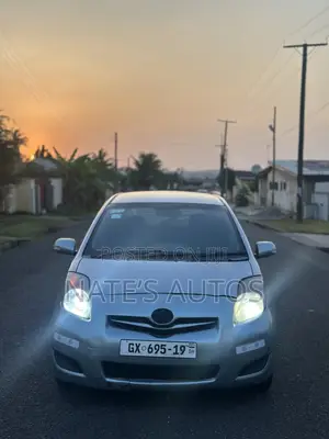 Toyota Vitz 1.3 AWD 5dr 2010 Blue
