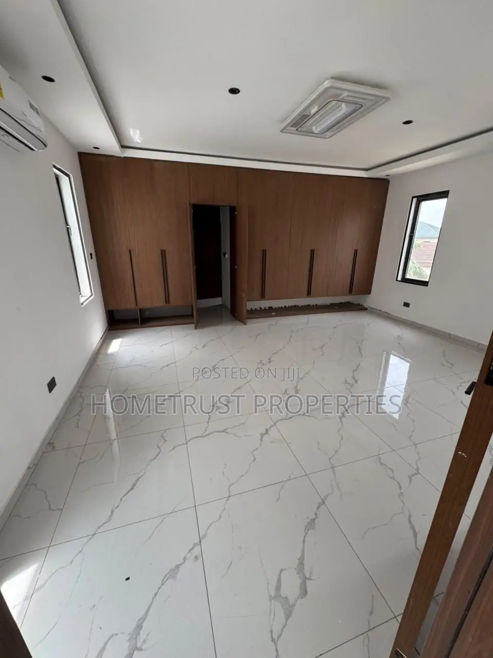 4bdrm Duplex in East Legon for sale