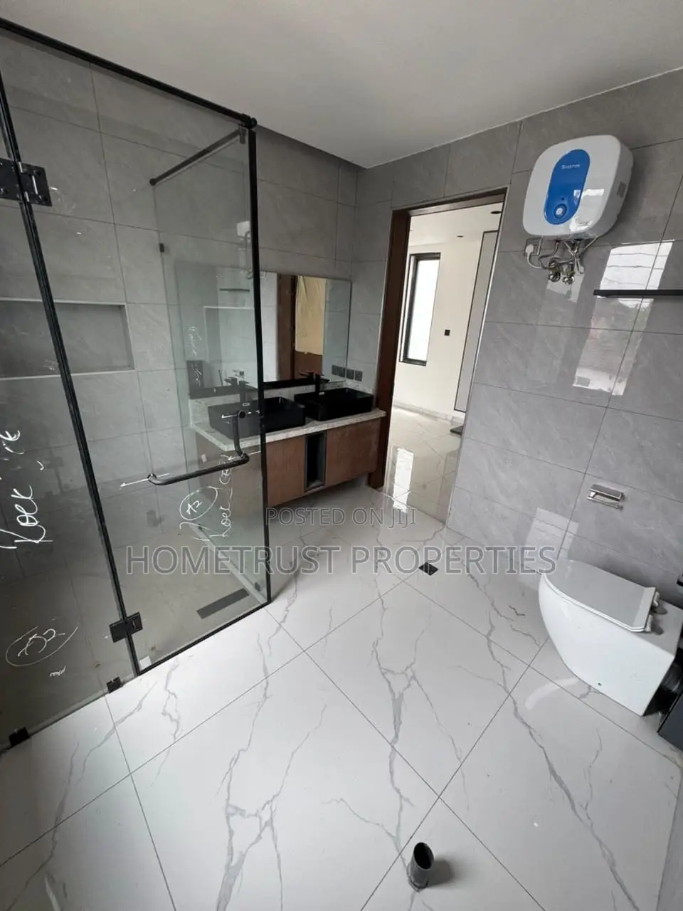 4bdrm Duplex in East Legon for sale