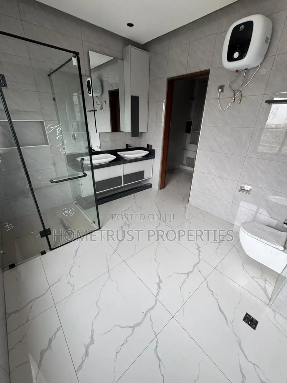 4bdrm Duplex in East Legon for sale