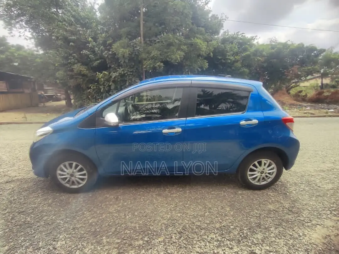 Toyota Vitz 1.3 FWD 5dr 2012 Blue