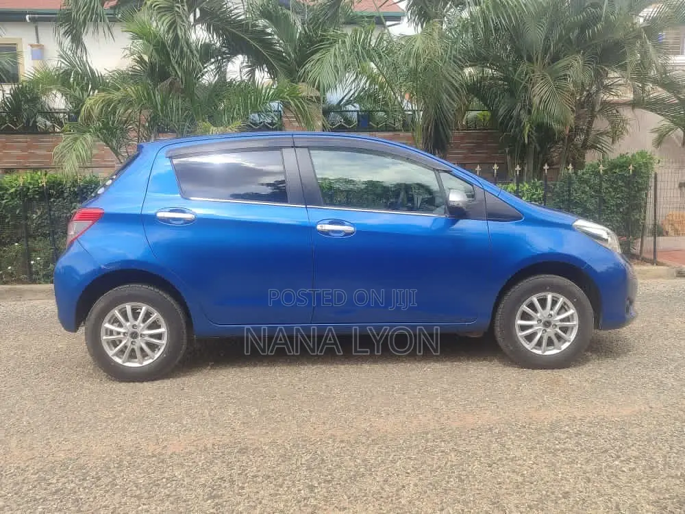 Toyota Vitz 1.3 FWD 5dr 2012 Blue