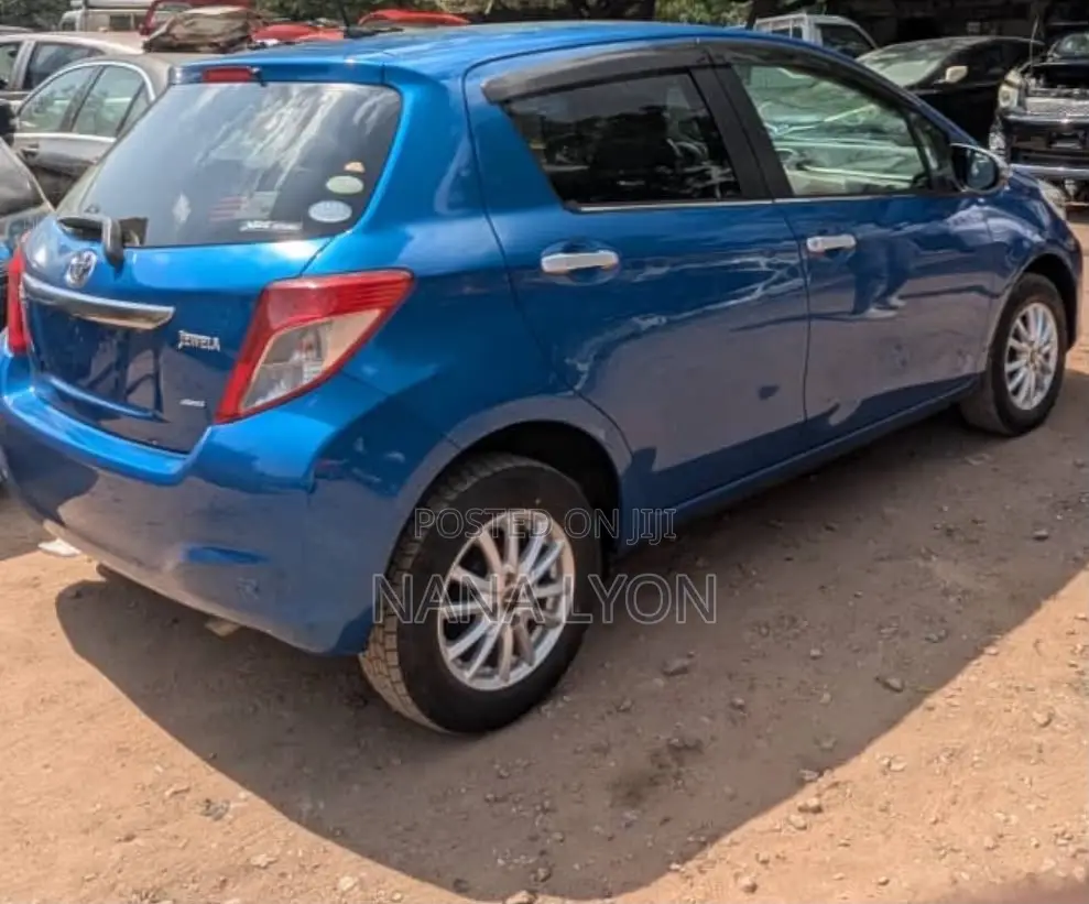 Toyota Vitz 1.3 FWD 5dr 2012 Blue