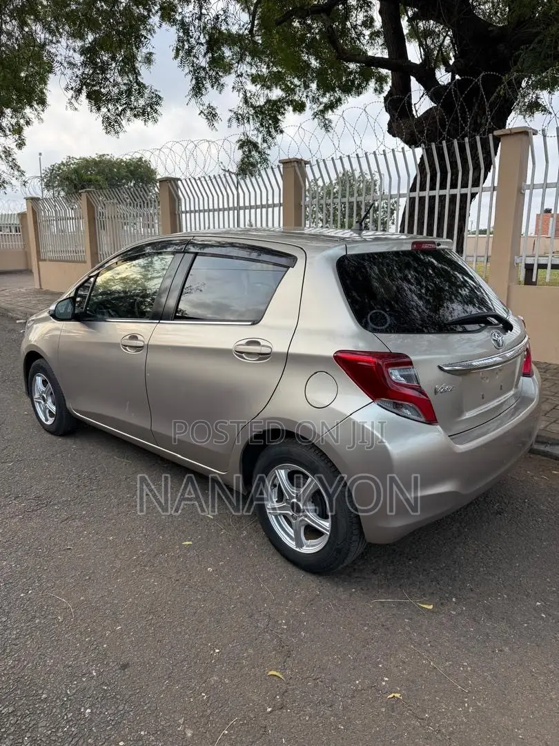 Toyota Vitz 1.3 FWD 5dr 2015 Beige