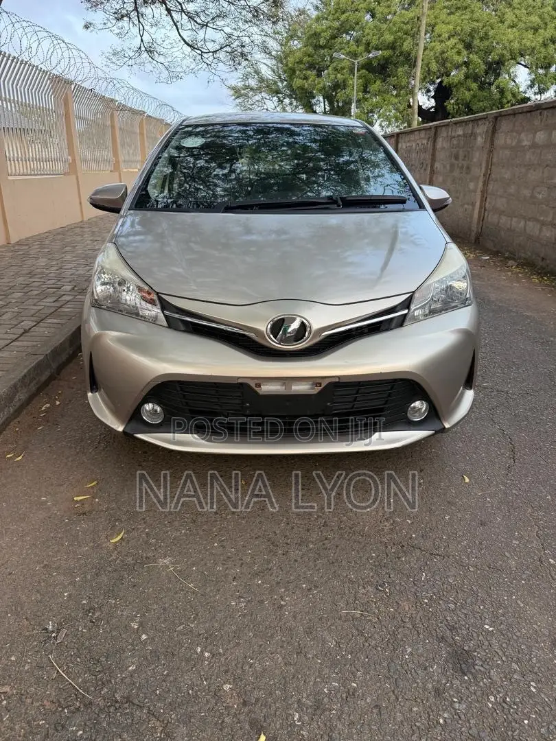 Toyota Vitz 1.3 FWD 5dr 2015 Beige