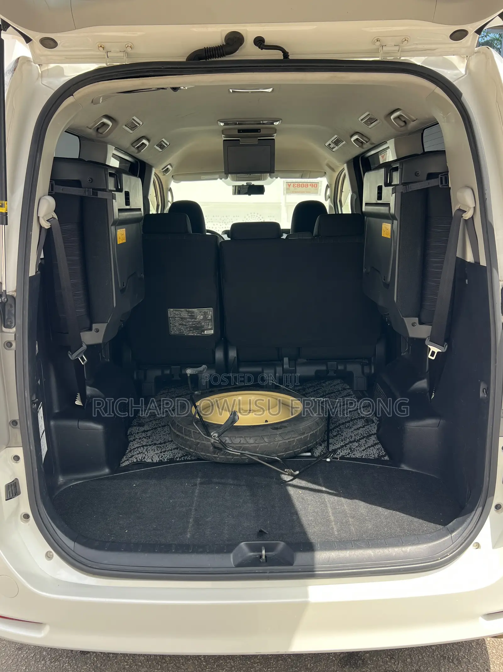 Toyota Voxy X 2WD 8-Seater 2012 White