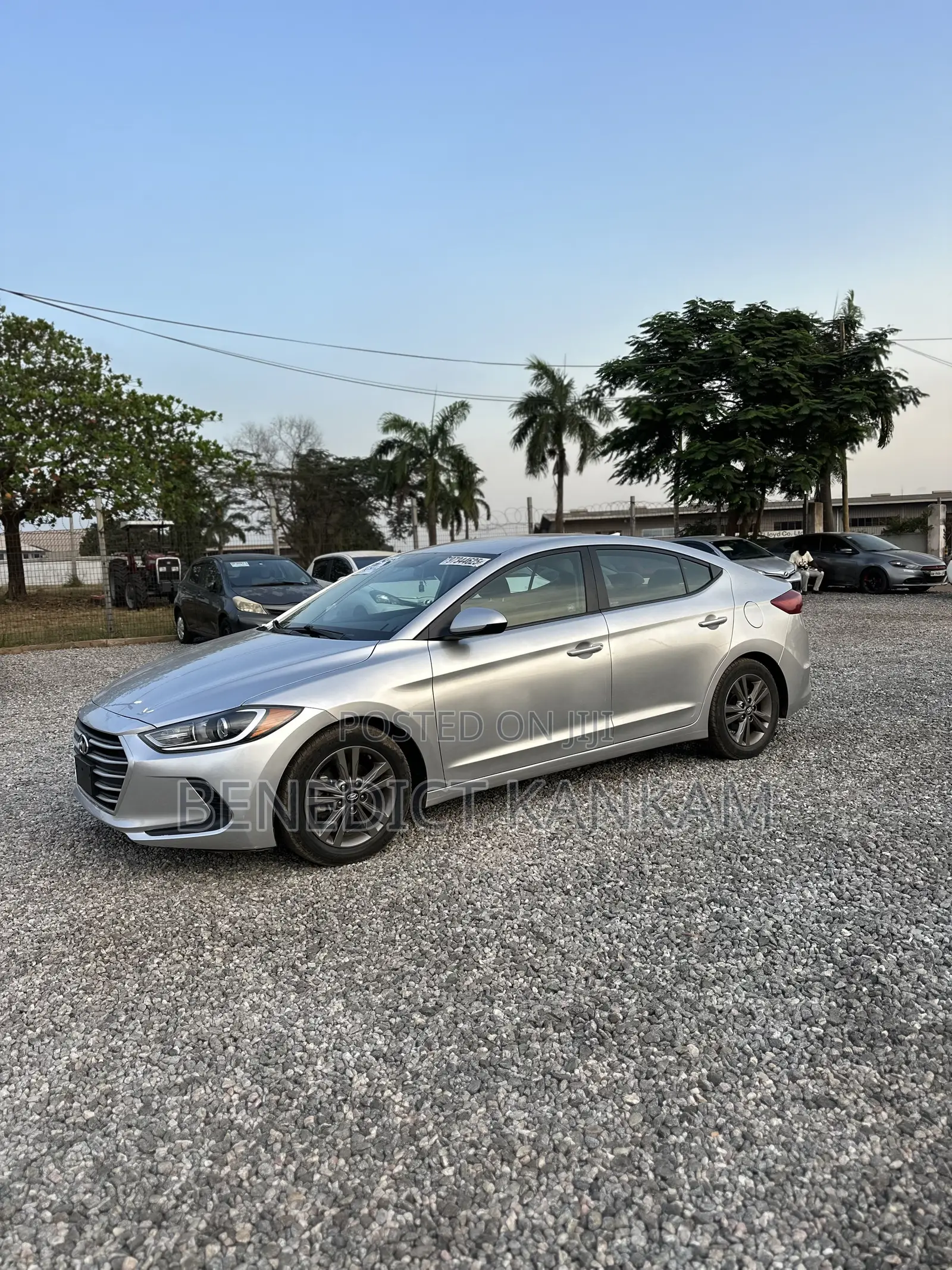Hyundai Elantra SE Sedan FWD (2.0L 4cyl 6M) 2017 Silver