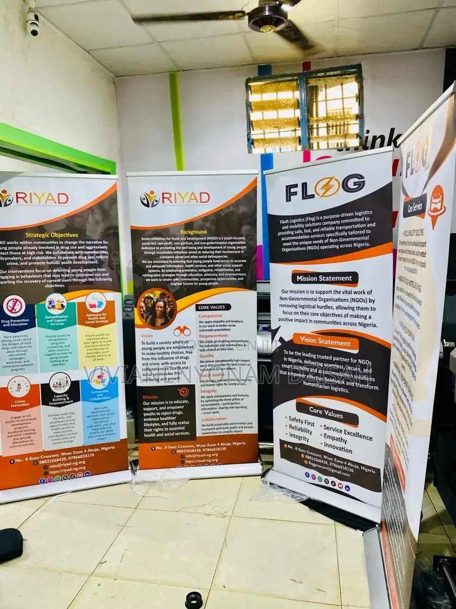 Pull Up Stand With Branding