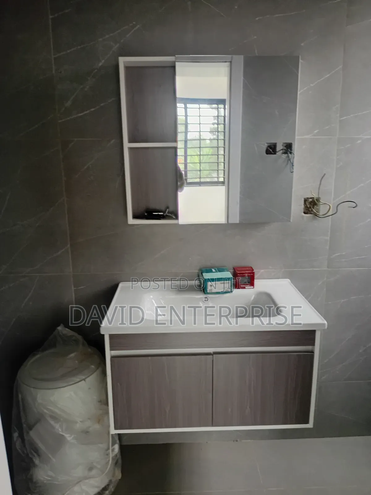 Cabinet Basin With Mirror