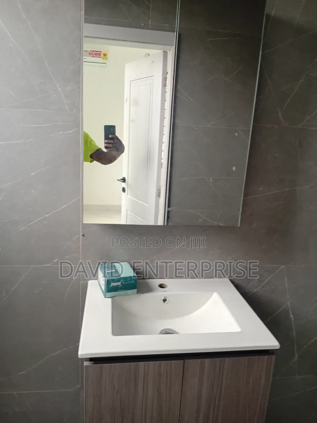 Cabinet Basin With Mirror