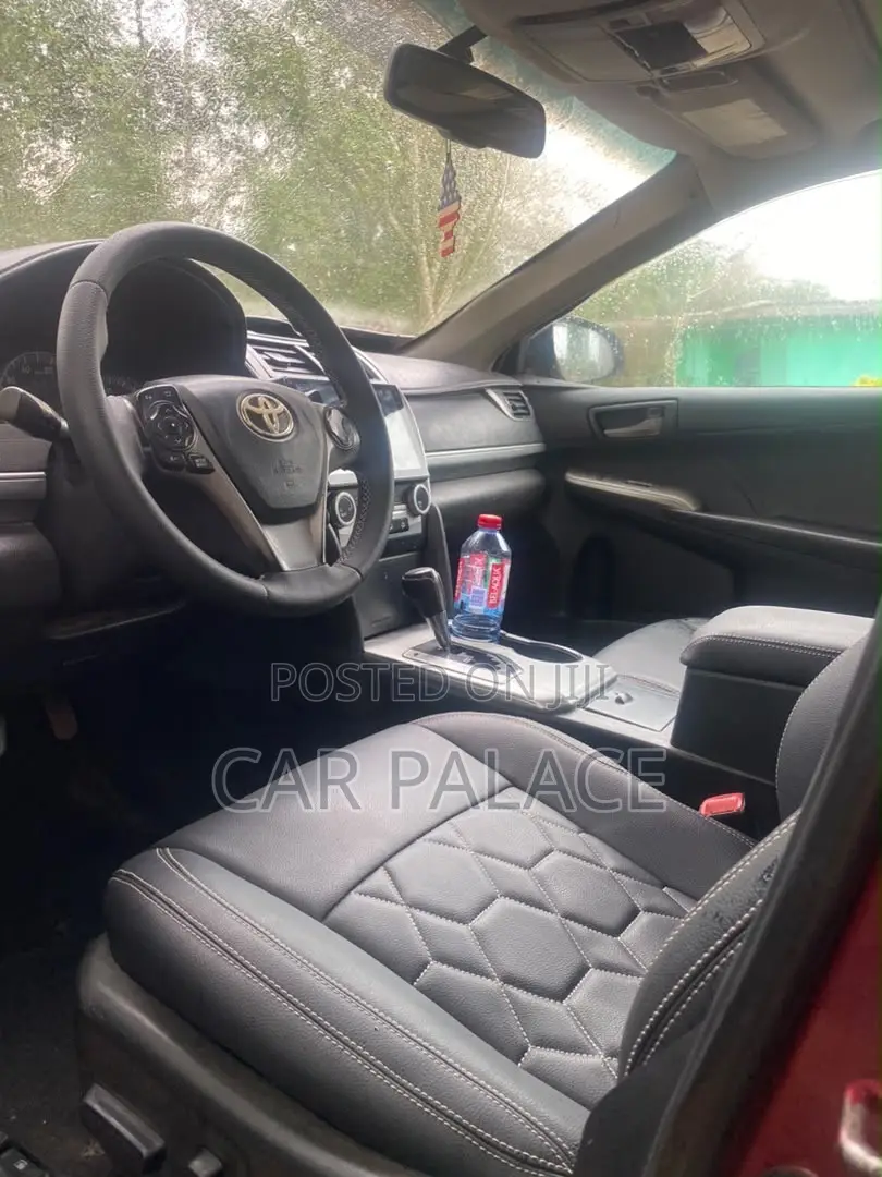 Toyota Camry SE 4dr Sedan (2.5L 4cyl 6A) 2014 Red