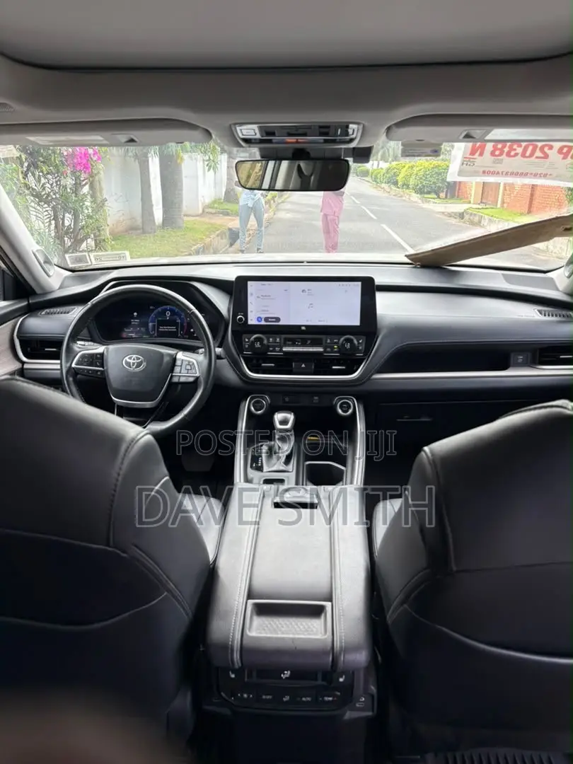 Toyota Highlander Limited AWD 2024 Silver