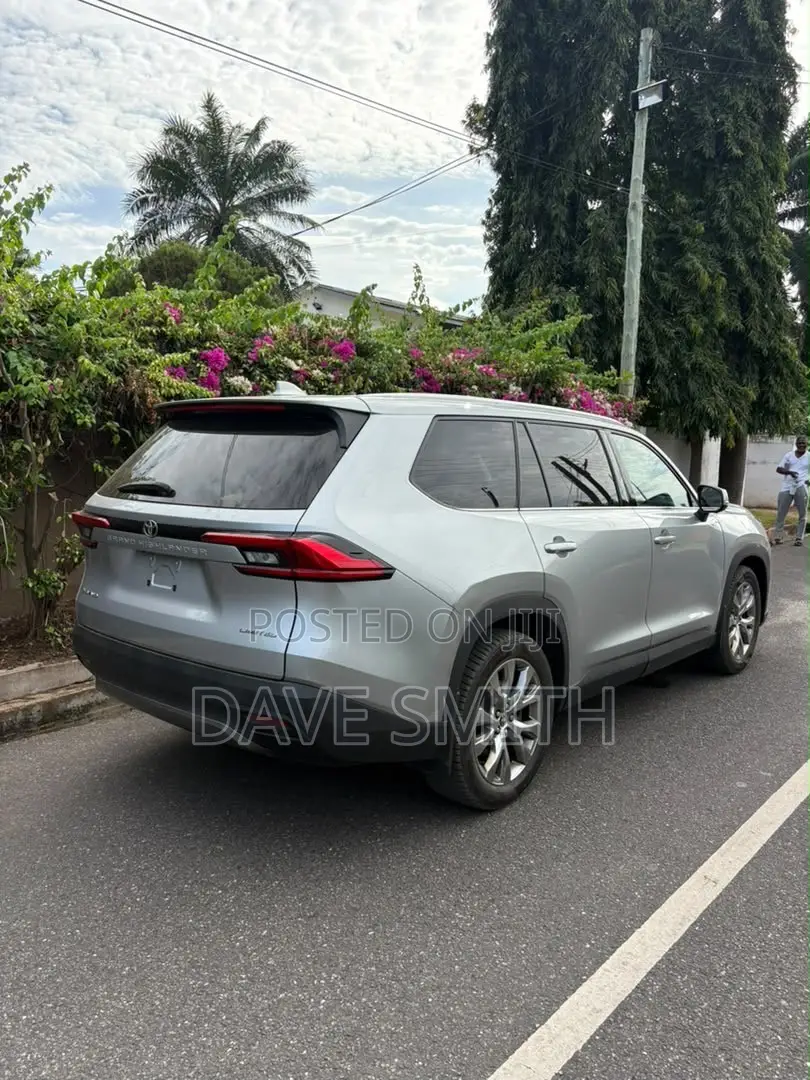 Toyota Highlander Limited AWD 2024 Silver