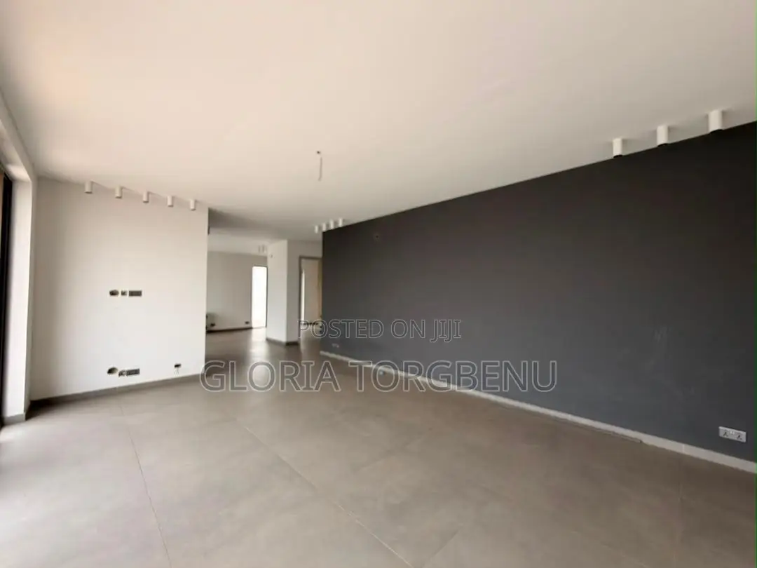 4bdrm House in Ashaley Botwe for sale