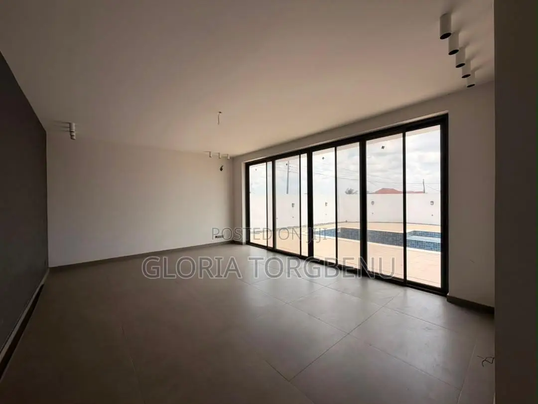 4bdrm House in Ashaley Botwe for sale