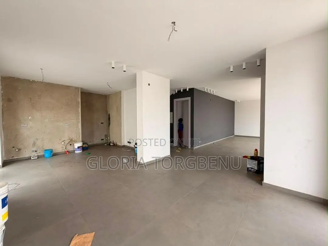 4bdrm House in Ashaley Botwe for sale