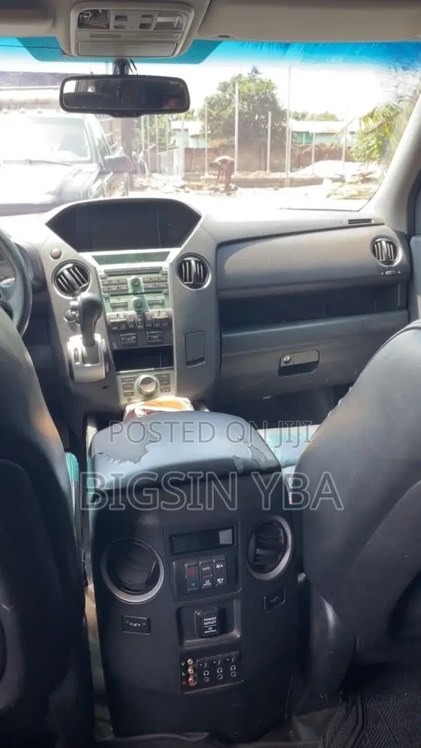 Honda Pilot Touring w/RES/Navi 4WD (3.5L 6cyl 5A) 2012 Black