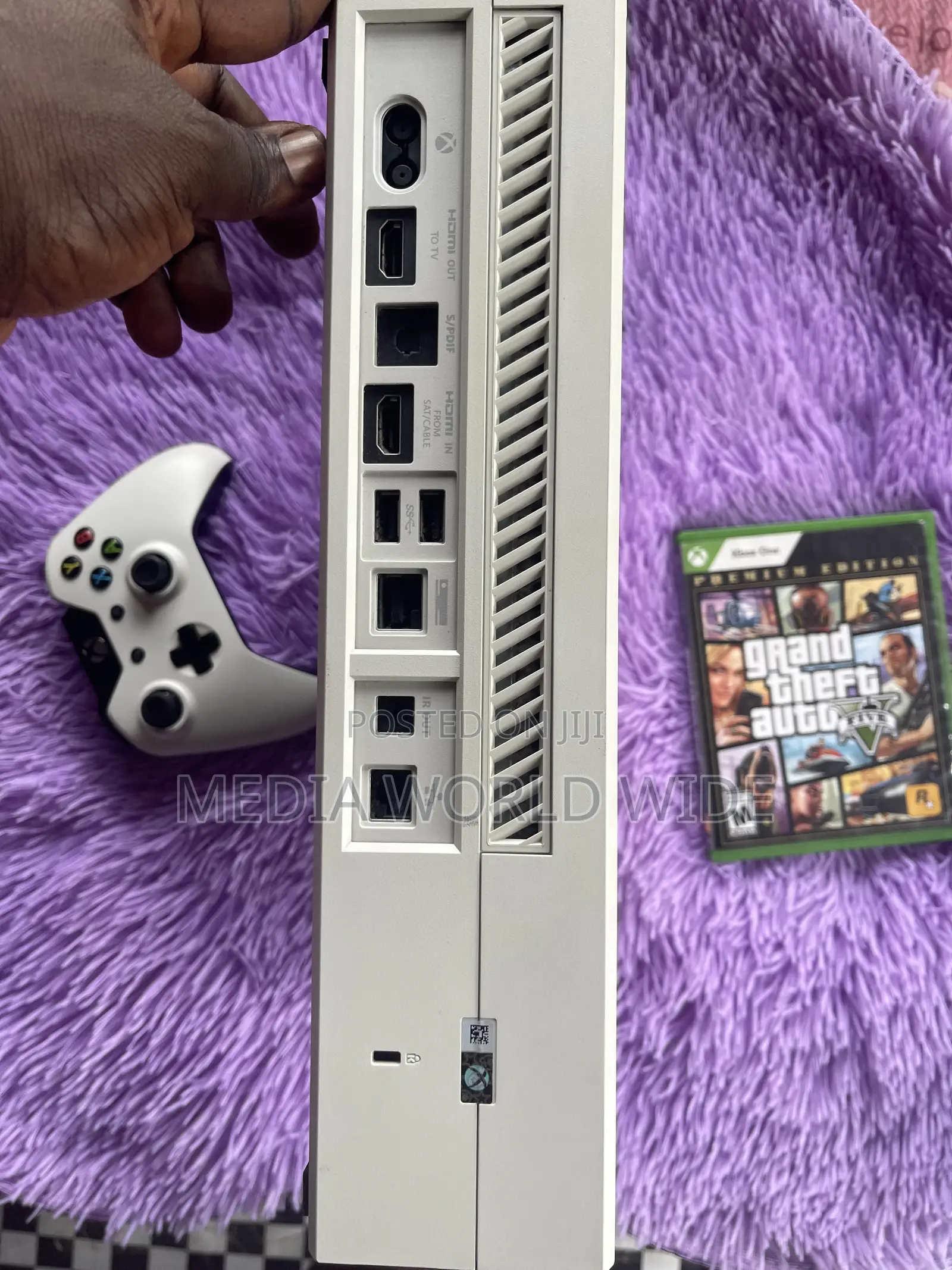 Xbox One, White