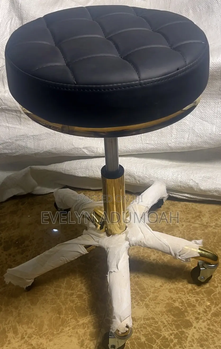 Adjustable Swivel Salon Stool With Wheels