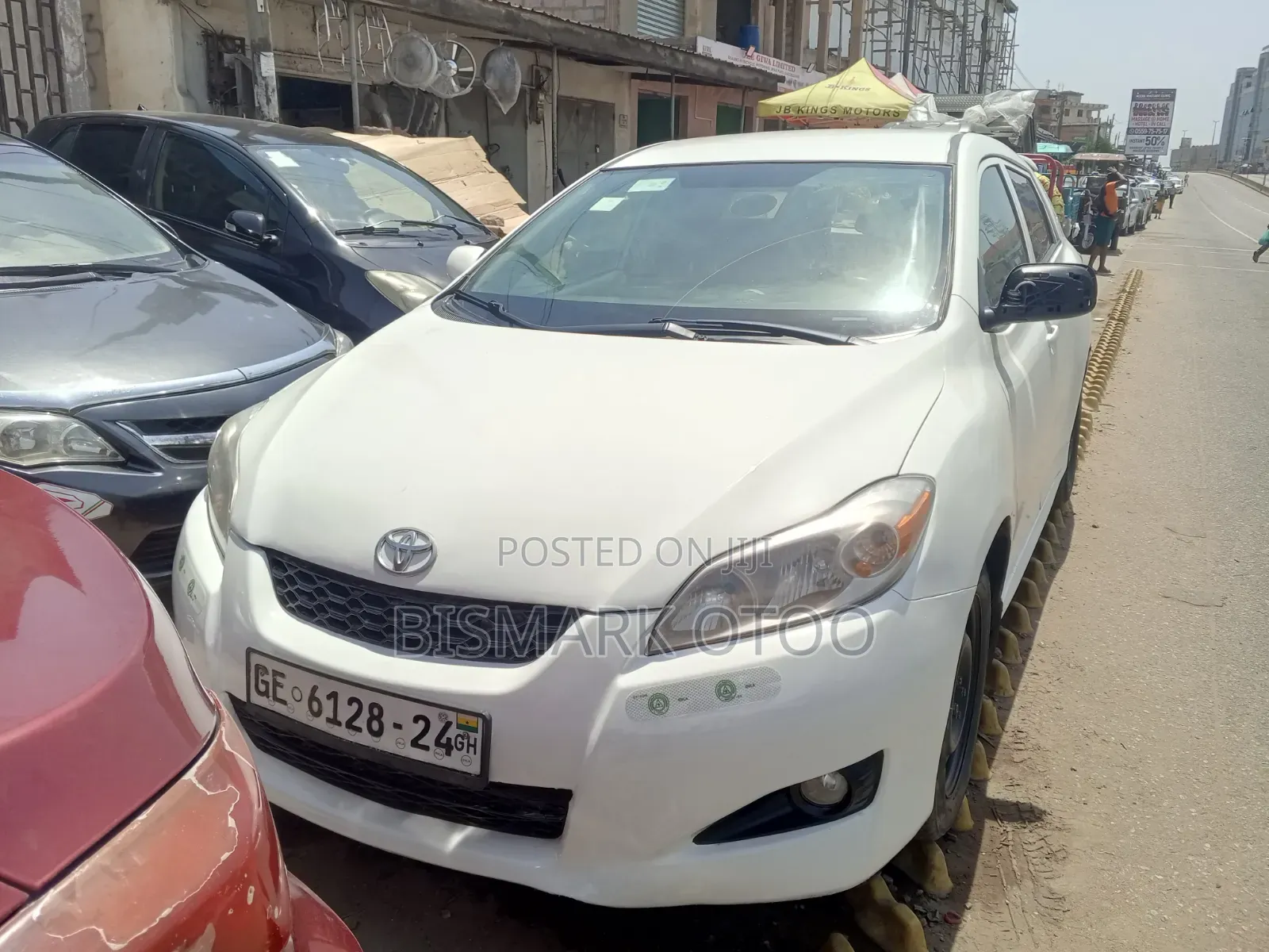 Toyota Matrix Hatchback FWD (1.8L 4cyl 5M) 2010 White
