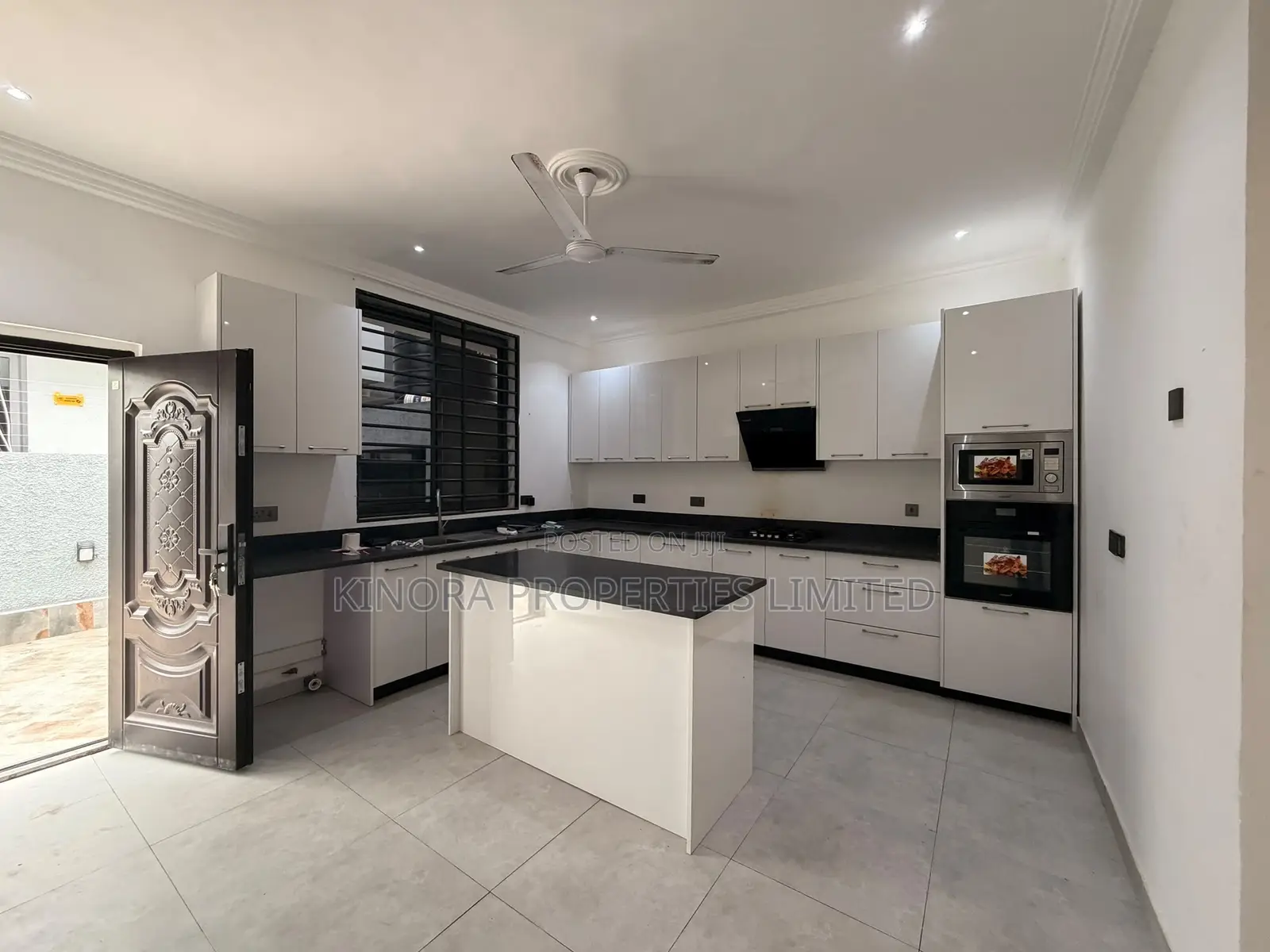 4bdrm Duplex in Haatso Boshe for sale