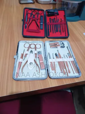18 Pieces Manicure Set