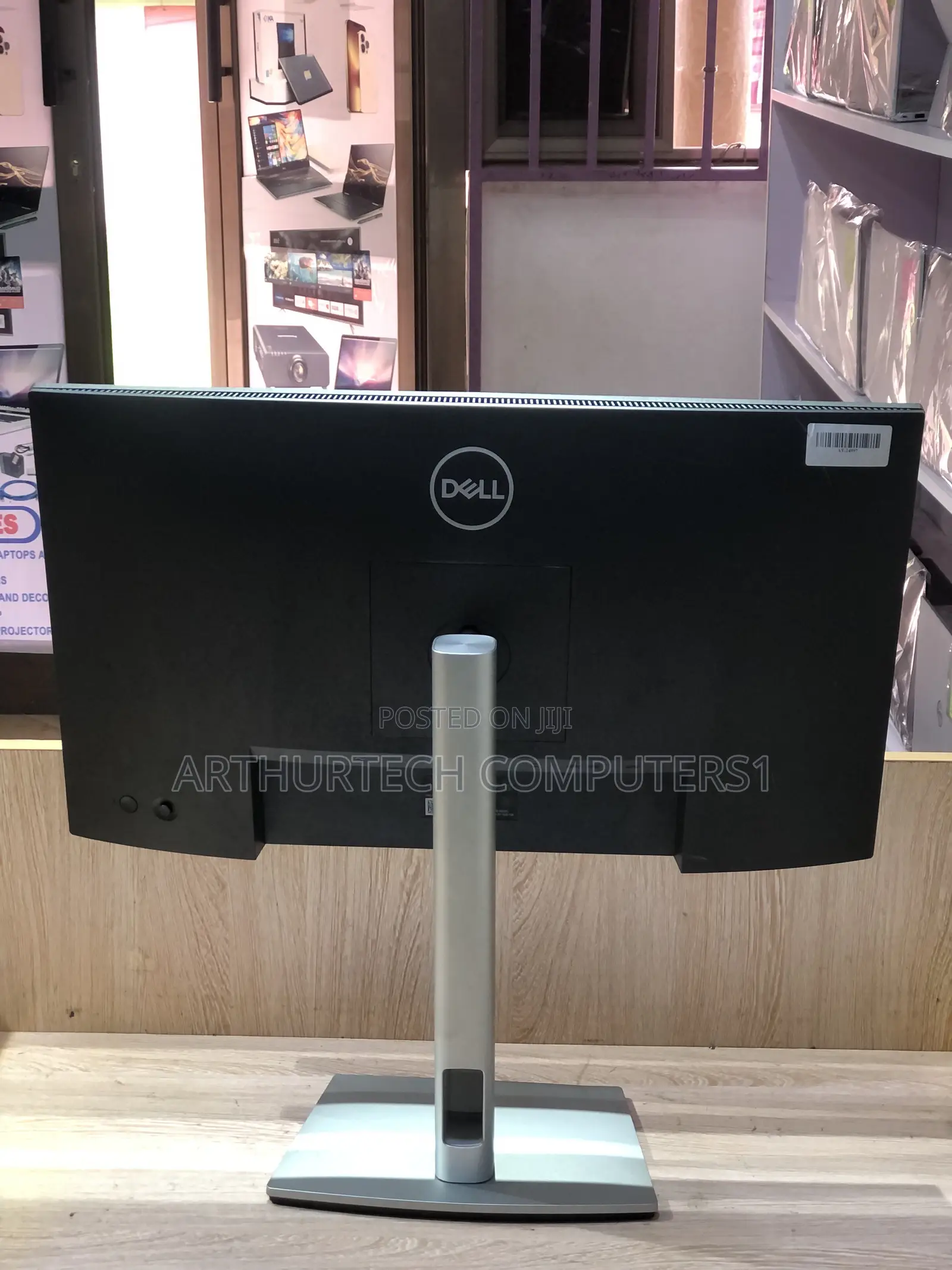 Dell Edgeless Monitor 2021 24 Inches