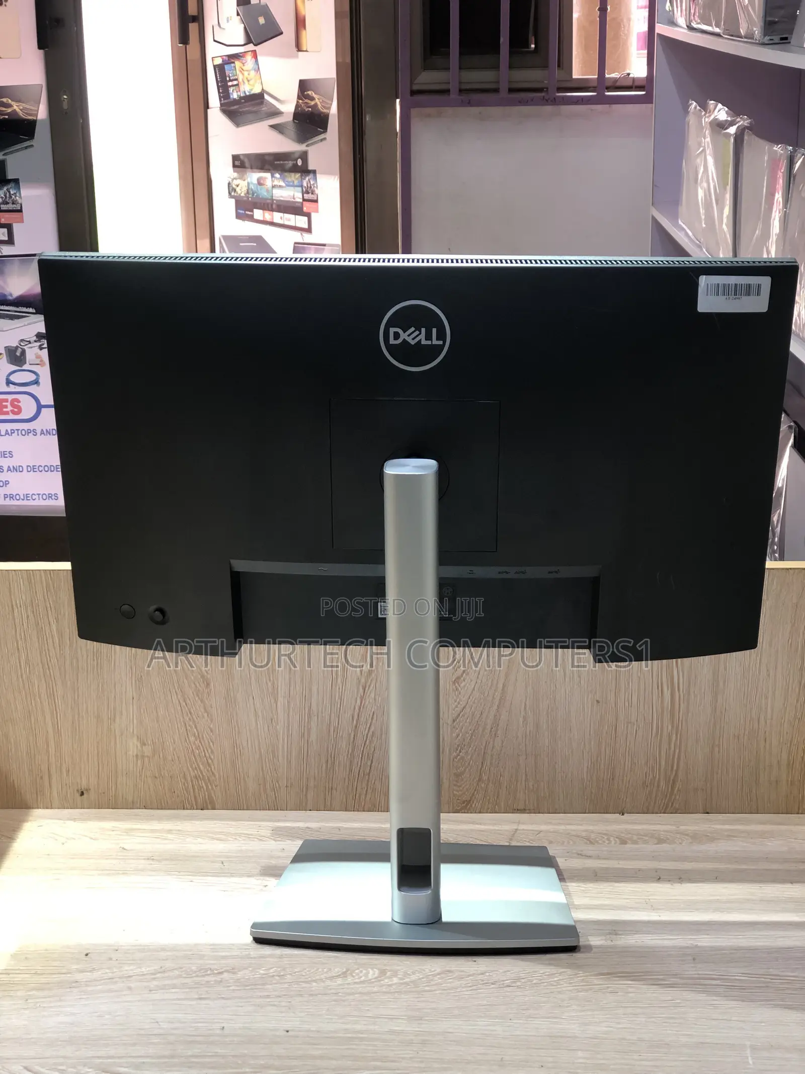 Dell Edgeless Monitor 2021 24 Inches