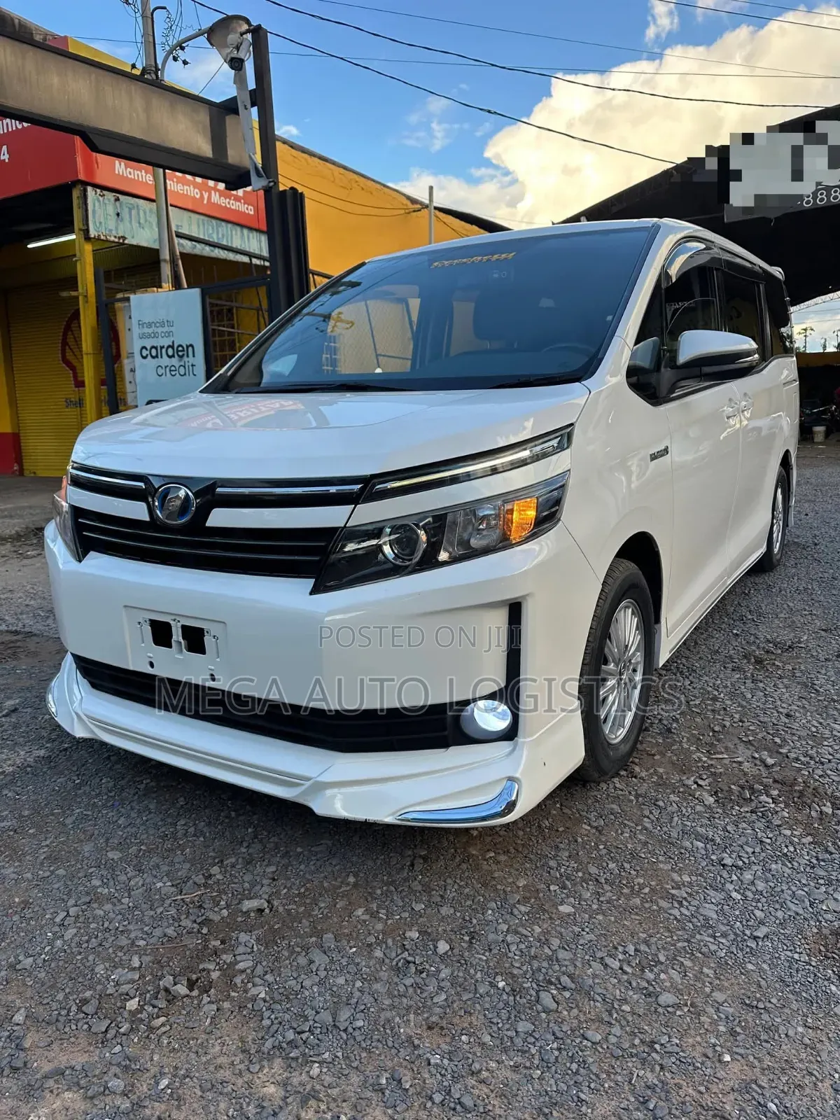Toyota Voxy V 2WD 8-Seater 2014 White